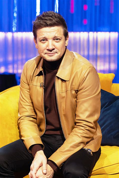 Jeremy Renner’s Full Injury List After Traumatic Snowplow。